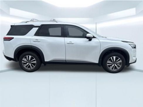 Used 2025 Nissan Pathfinder SL w/ Cargo Package FWD image 5