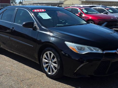 Used 2015 Toyota Camry XLE FWD image 1