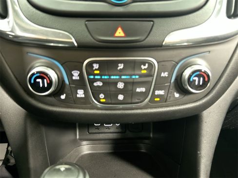 Used 2019 Chevrolet Equinox LT image 16