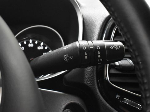 Used 2019 Jeep Compass Latitude FWD image 14