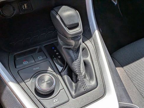 Used 2025 Toyota RAV4 LE AWD/4WD image 16