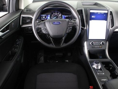 Used 2024 Ford Edge SE w/ Black Appearance Package image 6