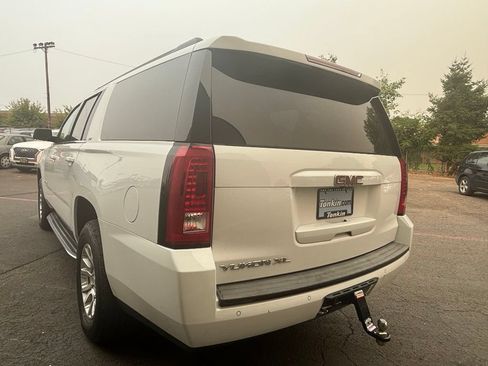 Used 2017 GMC Yukon XL SLT AWD/4WD image 9