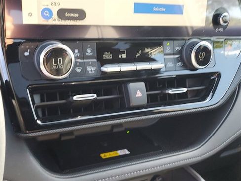 Used 2023 Toyota Highlander XSE image 27