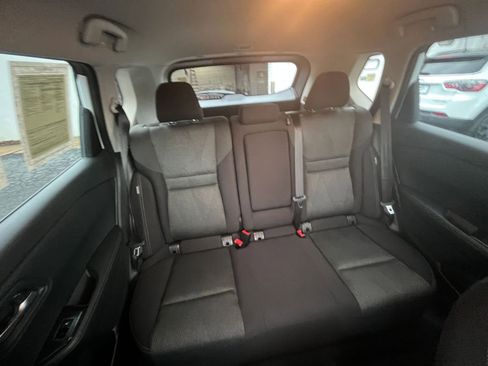 Used 2025 Nissan Rogue SV image 38