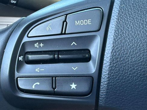 Used 2024 Hyundai Venue SEL image 18