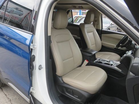 Used 2020 Ford Explorer XLT w/ Equipment Group 202A AWD/4WD image 11
