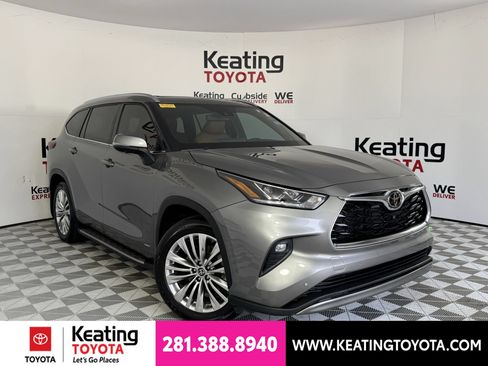Certified 2025 Toyota Highlander Platinum AWD/4WD image 2