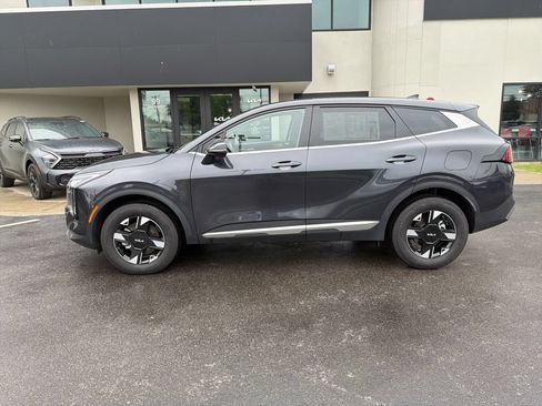 Used 2026 Kia Sportage LX w/ LX Convenience Package AWD/4WD image 2
