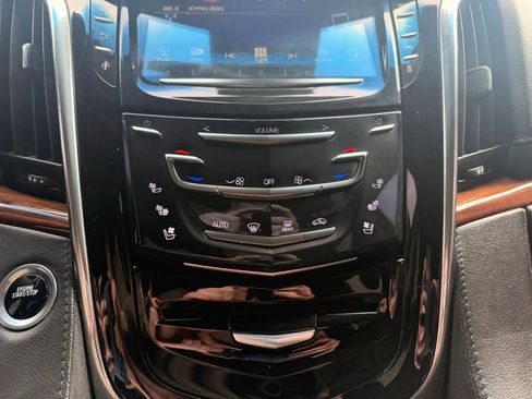Used 2016 Cadillac Escalade Luxury AWD/4WD image 22
