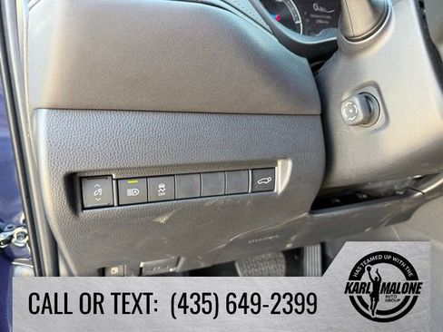 Used 2024 Toyota Venza LE AWD/4WD image 15