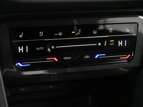 Used 2024 Volkswagen Tiguan SEL R-Line image 22