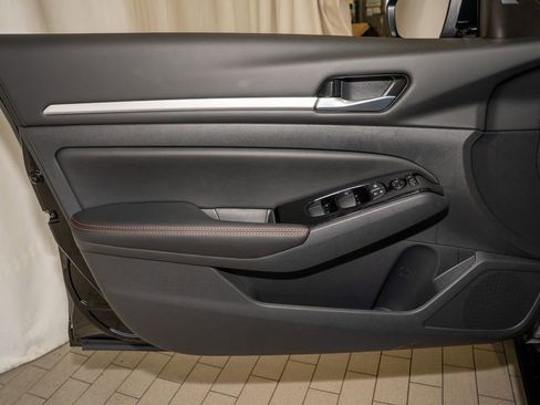 New 2025 Nissan Altima 2.5 SR image 16