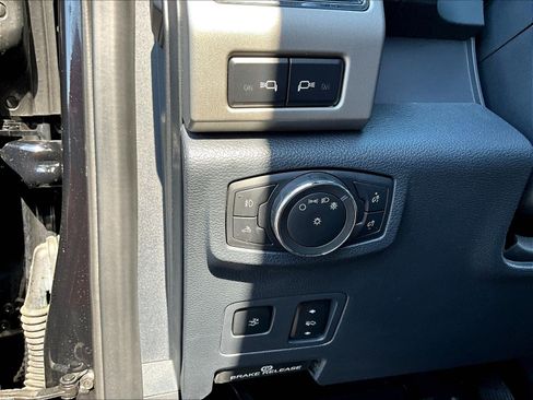 Used 2022 Ford F250 Lariat w/ Black Appearance Pkg AWD/4WD image 40