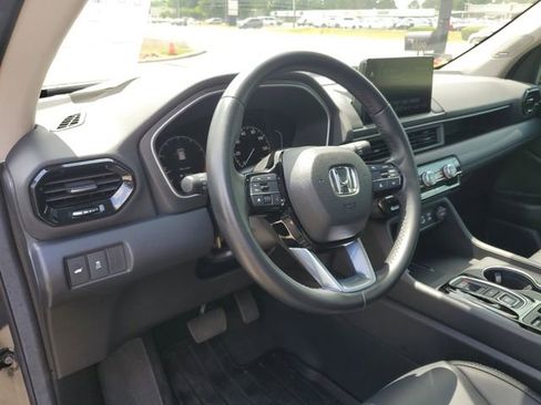 Used 2025 Honda Pilot Touring image 26