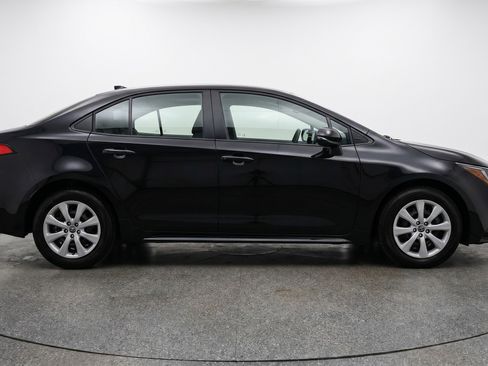 Used 2025 Toyota Corolla LE FWD image 11