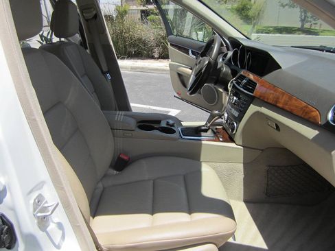 Used 2013 Mercedes-Benz C 300 4MATIC Sedan image 22