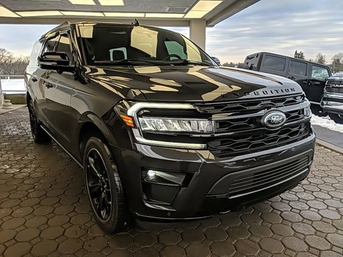 Used 2022 Ford Expedition Max Limited image 3