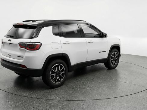 Used 2025 Jeep Compass Trailhawk w/ Trailer Tow Group AWD/4WD image 9