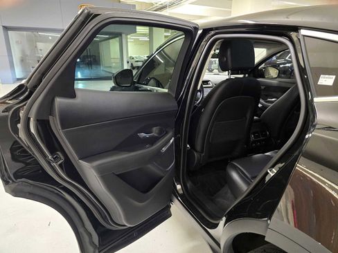 Used 2018 Jaguar E-PACE SE image 18