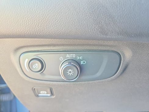 Used 2024 GMC Terrain SLE AWD/4WD image 16