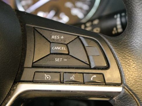 Used 2018 Nissan Rogue S FWD image 20