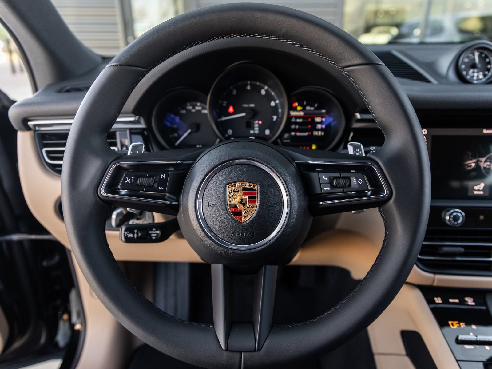 Certified 2026 Porsche Macan AWD/4WD image 27