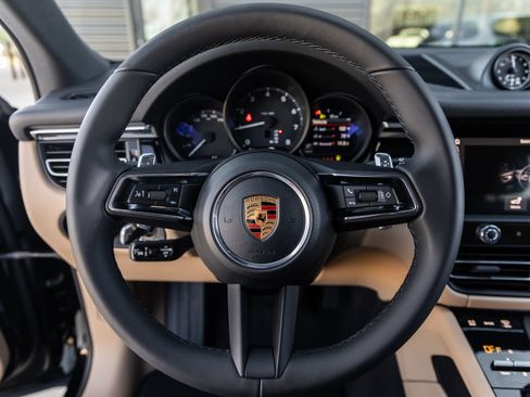 Certified 2026 Porsche Macan AWD/4WD image 27