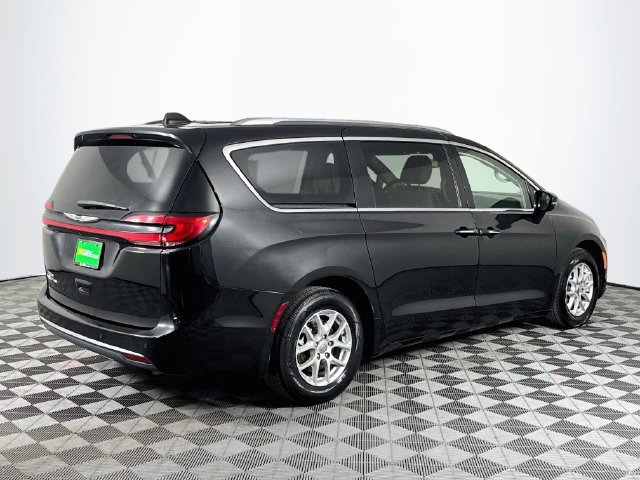 Used 2021 Chrysler Pacifica Touring-L FWD image 8