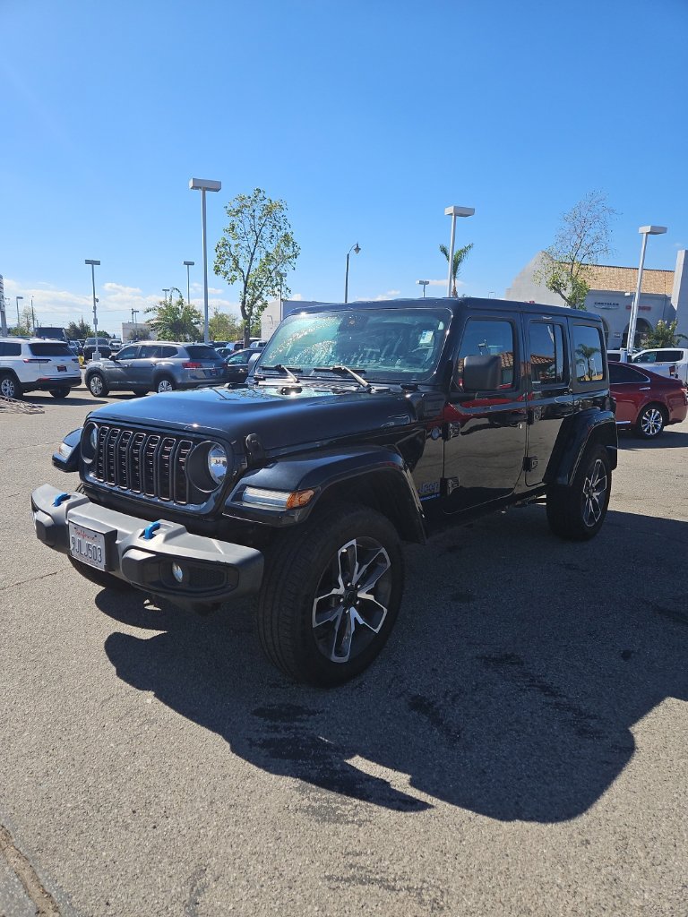 Used 2024 Jeep Wrangler Unlimited w/ Convenience Group AWD/4WD image 2