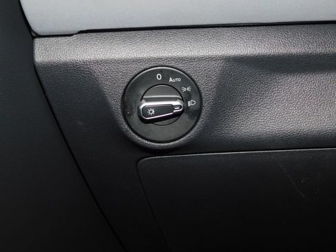 Used 2025 Volkswagen Jetta SE FWD image 24
