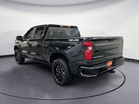 Used 2020 Chevrolet Silverado 1500 Custom w/ Custom Value Package AWD/4WD image 9