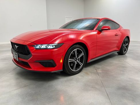 Used 2025 Ford Mustang Coupe RWD image 4