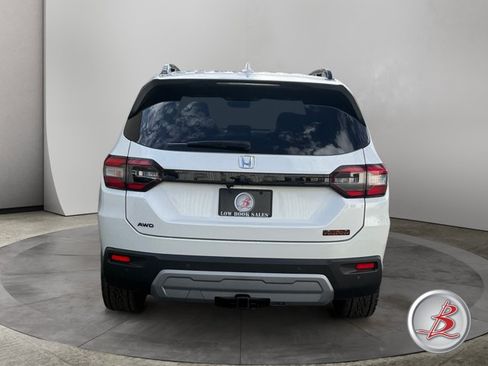 Used 2025 Honda Pilot TrailSport image 6