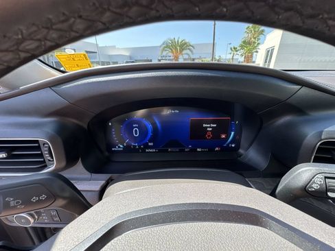 Used 2020 Ford Explorer Platinum w/ Premium Technology Package AWD/4WD image 11