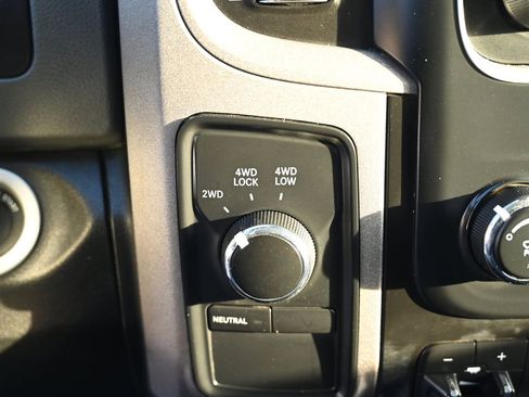 Used 2018 RAM 2500 Tradesman w/ Chrome Appearance Group image 27