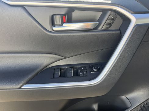 Used 2023 Toyota RAV4 XLE Premium image 9