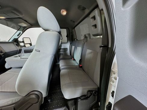 Used 2015 Ford F250 XL w/ XL Appearance Package AWD/4WD image 18