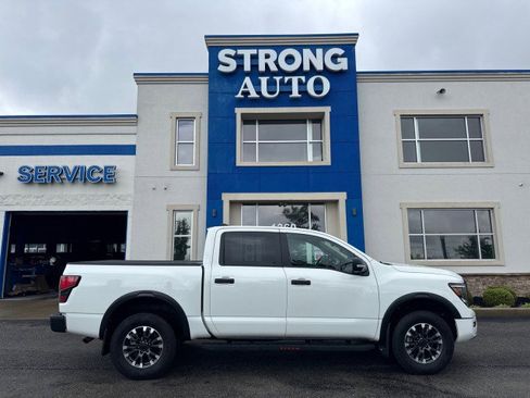 Used 2024 Nissan Titan PRO-4X w/ Pro-4x Convenience Package AWD/4WD image 19