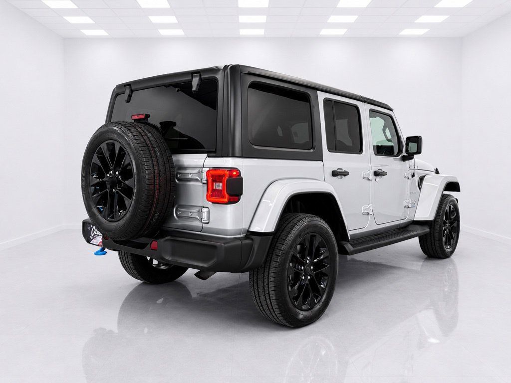 Used 2023 Jeep Wrangler Unlimited Sahara AWD/4WD image 5