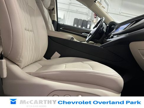 Used 2022 Buick Enclave Avenir w/ Avenir Technology Package AWD/4WD image 36