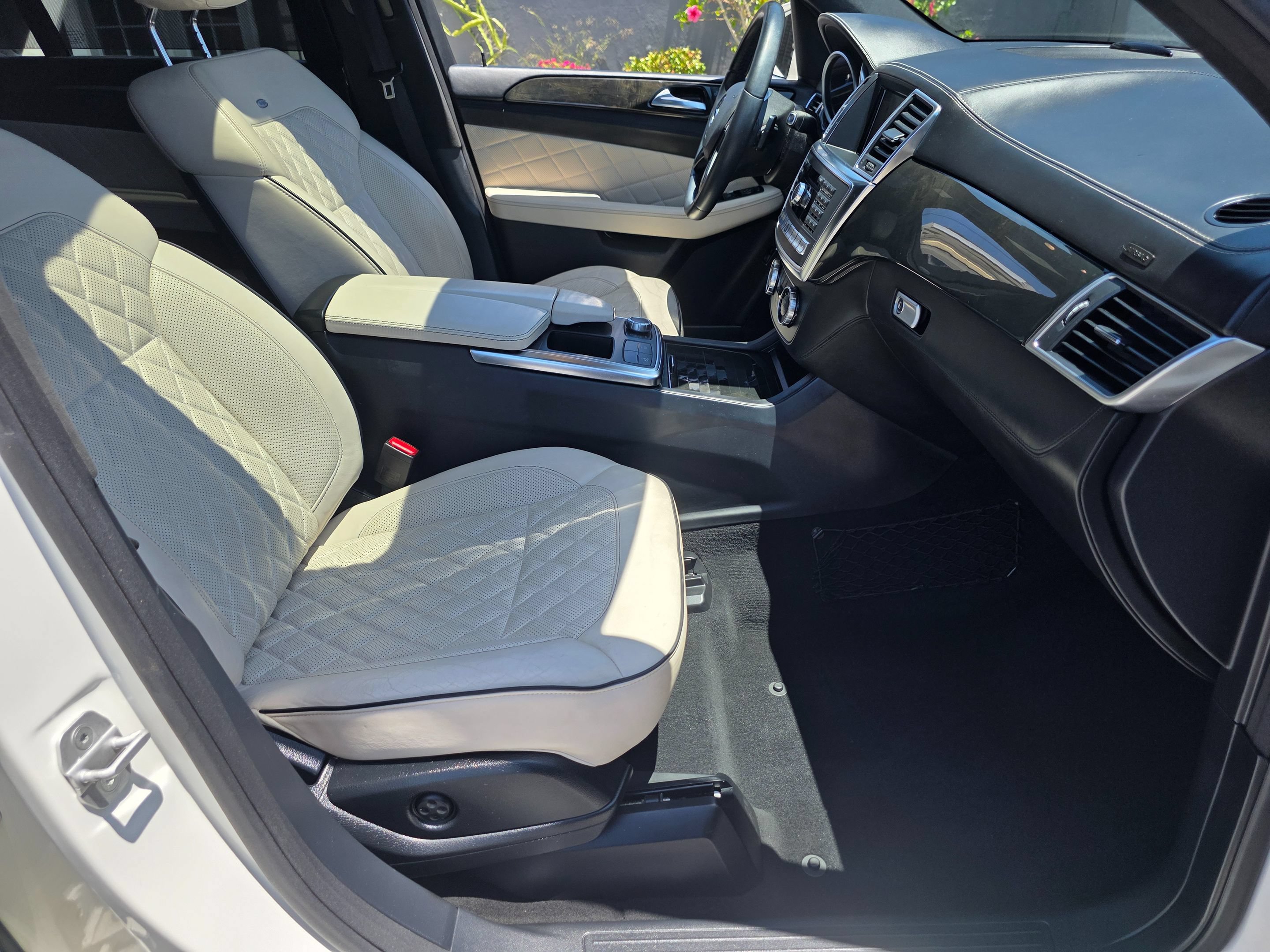 Used 2015 Mercedes-Benz GL 450 4MATIC w/ Parking Assist Package image 9