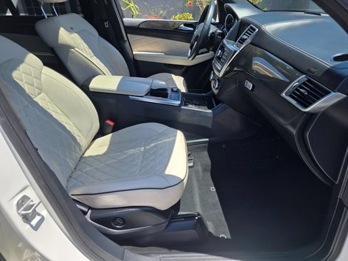 Used 2015 Mercedes-Benz GL 450 4MATIC w/ Parking Assist Package image 9