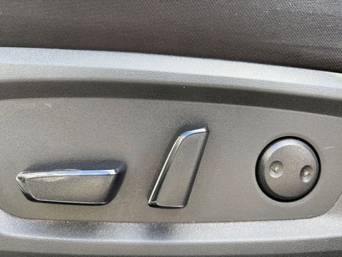 Used 2025 Nissan Pathfinder SV AWD/4WD image 22