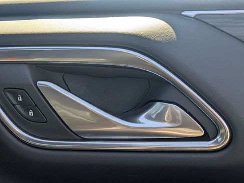 Used 2022 GMC Yukon XL SLT w/ SLT Premium Package image 35