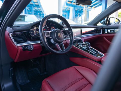 Certified 2020 Porsche Panamera image 4