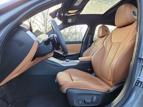 Used 2025 BMW 330i xDrive Sedan w/ Convenience Package image 13