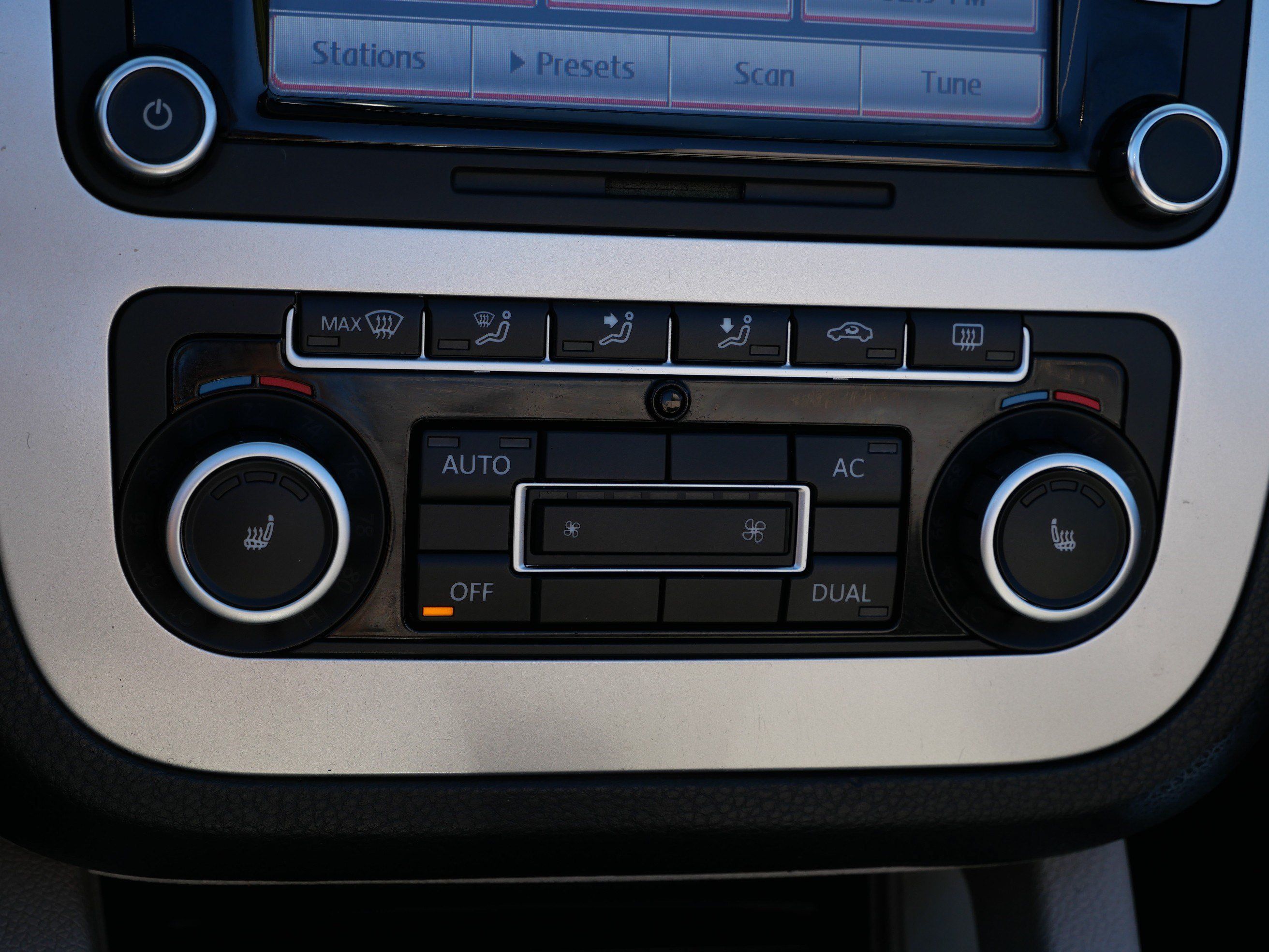 Used 2010 Volkswagen Eos Komfort FWD image 22