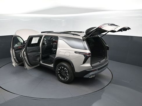 New 2026 Chevrolet Traverse Z71 w/ Enhanced Driving Package AWD/4WD image 2