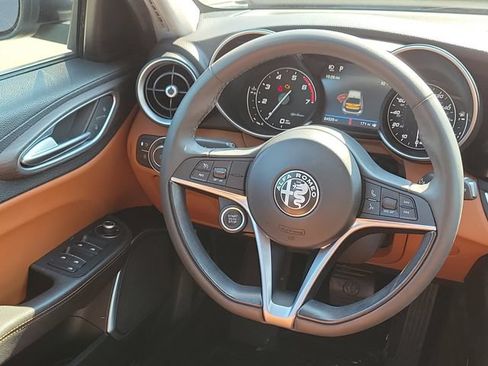 Used 2019 Alfa Romeo Giulia Ti RWD image 21